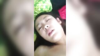 真实操小女友系列 摸胸 双手... 啊疼... 貌似男友喝了不少酒 说话大舌头 操逼没轻重 女友真心漂亮