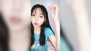 邻家清纯19美少女！道具疯狂自慰！一脸倒模假屌插嫩穴，翘起屁股喜欢后入，爽的浪叫不断