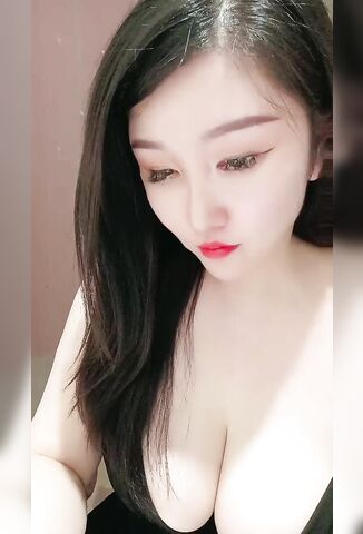 主播【大E妞妞】 肥鲍天然豪乳~看得上就约~不问年龄