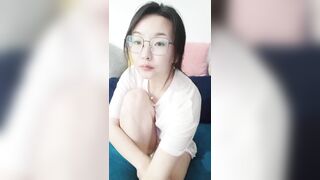 新人下海保定00后骚妹子露脸直播大秀，线下可约全裸自慰揉奶玩逼，站在窗前展示身材窗帘都不拉，洗澡诱惑