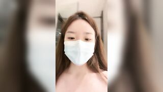 慧子同学放假兼职直播挣外快，这奶子好美跟狼友互动撩骚，无毛骚穴道具玩逼自己抠，浪叫呻吟水多多不要错过