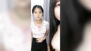 婴儿肥新人美少女！可爱甜美超嫩！镂空情趣装大红唇，掰开无毛嫩穴特写，没怎么被开发过