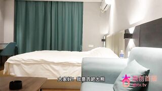 高端外围女探花大熊国庆酒店  约炮高颜值文学系可爱学妹，身材完美雪白大长腿呻吟给力