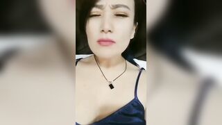 韵味轻熟女紫薇 有这么漂亮的妈妈 儿子在背地里对着她不知撸了多少遍 把自己给振高潮了