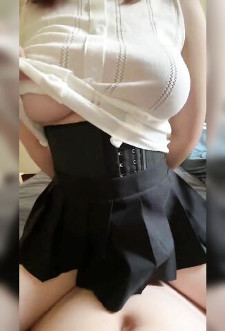 巨乳美乳 极品38D爆乳美眉边打游戏边操 真刺激 侧位方便玩奶子 爱不释手