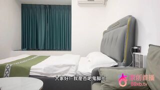 探花鬼脚七酒店3000块约炮 大圈外围女，口活非常棒，干起来两个大白兔晃得厉害