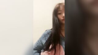 新人下海00后妹妹！一脸呆萌乖巧！苗条身材贫乳，特写小骚穴，掰开给你看低低呻吟