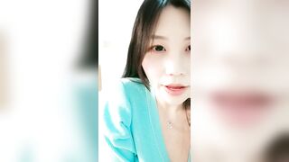 好久不见 天然美乳女神！【你的女帝】黑牛怼逼 高潮喷水！撩人的眼神，一点儿也不掺假的大白兔