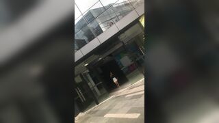 一路游走大街小巷跟踪偷窥多位美女各种美鲍7