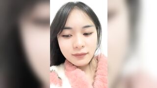 小蜜娜 新人，高颜值小姐姐，标准的江南美女，【小蜜娜】，老婆的理想型，独居做饭自慰，白嫩肌肤映衬着黑森林