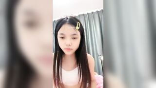 新人！学生！反差十足，现在的05后真放得开，【高三学妹琳琳】，上下都粉嫩，小萝莉年纪不大高三学妹琳琳