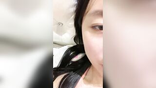 高颜值呆萌00後学生妹子,校园级女神,闺房褕褕下海,毛毛还真不少