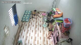 黑客破解会所小姐集体宿舍偷拍 小姐姐不内裤出门 跟男友视频聊天衣服都聊没了