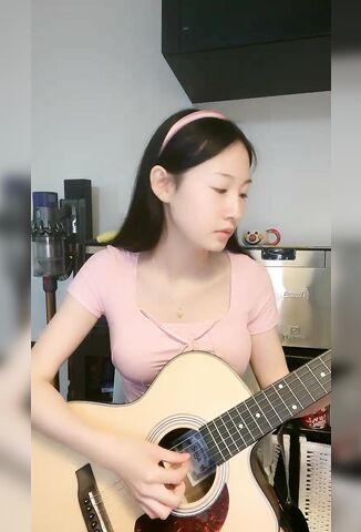 大学生下海！音乐系顶尖素颜女神~【学生妹妹】道具自慰~爽，极品极品，清纯指数爆表，喷血推荐（2）