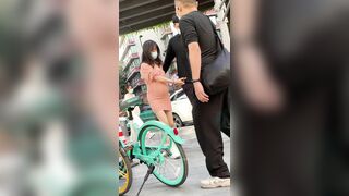 漂亮的孕妇顶着大肚子出来逛街惨遭 主打理念是欣赏美女，评级标准侧重于女主角颜值