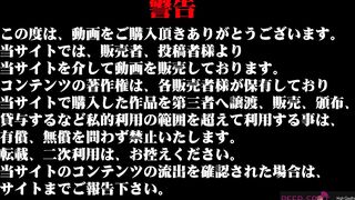 大胆坑神潜入大学校园女生洗手间蹲坑守候偸拍课间出来方便的学生妹先拍BB出来再拍脸