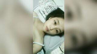 【00后萝莉小孕妇】。准妈妈在怀孕期间，依然坚守黄播第一线，老公讲解，孕期身体变化，乳房，阴道，分泌物，各种特写