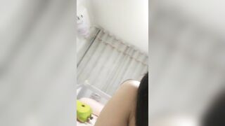 哺乳小少妇，卧室中道具自慰呻吟声很骚，在线挤奶，诱惑狼友