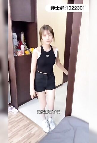 【抖音风乱伦短视频】超漂亮的大奶反差婊妈妈 白天端庄贵妇 凌晨一点和闺蜜溜进儿子房间挨操